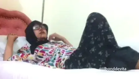 Bokep SMA Jilbond Tiga Nafsu Liar Ngentot Brutal