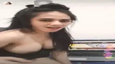 Selebgram Cantik Live IG Pamer Dada Tobrut